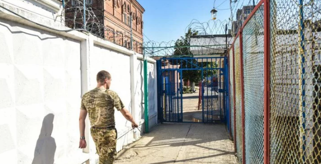 В тюрьмах Крыма и ОРДЛО могут находиться более 30 тысяч украинцев