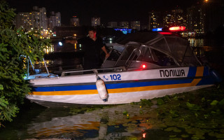 Кияни під час відпочинку помітили труп у воді