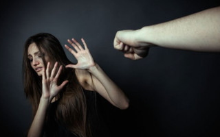 Нападает на женщин: киевлян предупредили о жестоком грабителе