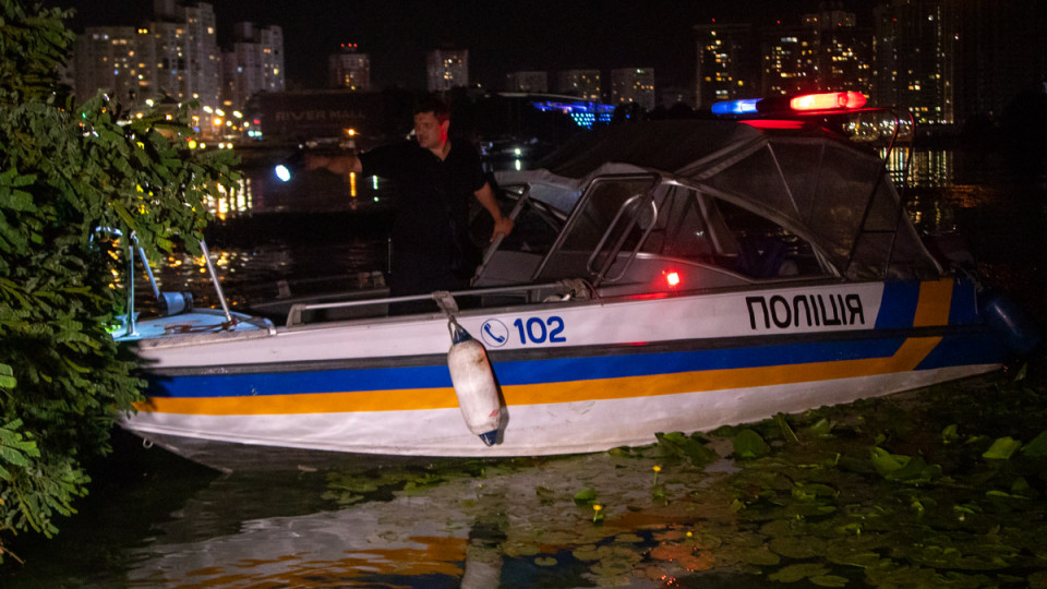 Кияни під час відпочинку помітили труп у воді