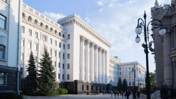 В Киеве штурмовали Офис Президента: что происходит на Банковой, видео