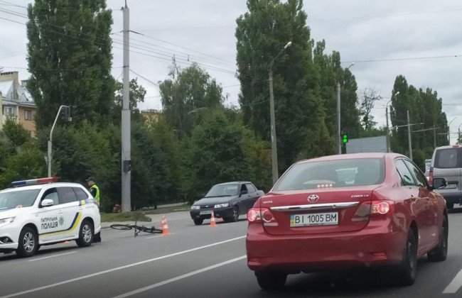 Потрапив під колеса і вижив: у Полтаві легковик збив хлопчика