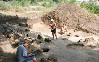 Скелети жорстоко вбитих жінок і дітей знайшли під Житомиром