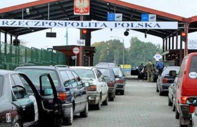Украинцам массово отказывают во въезде в Польшу: назвали причину