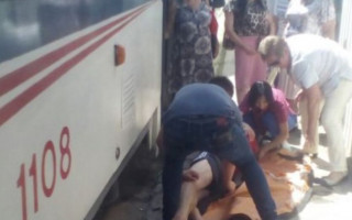 В Николаеве из трамвая выпал пассажир: все подробности