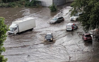 Страшные последствия непогоды в Одессе: селевой поток убил мужчину и смыл дороги