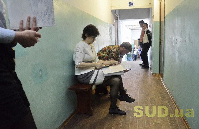 Адвокати продовжують «працювати на колінах»: коли в судах створять нормальні умови