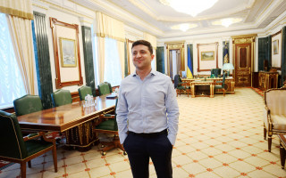 Працюють за спасибі: посадовці в ОП уже третій місяць не отримують зарплат