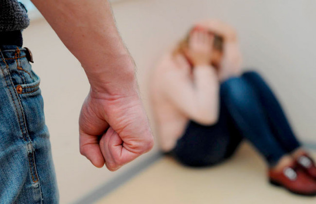 Бив власну дружину: чоловік проведе за ґратами 2 місяці