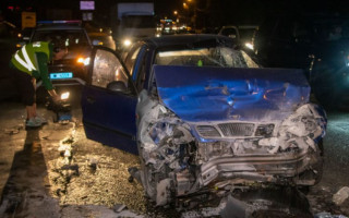 Пьяное ДТП в Киеве: легковушка влетела во внедорожник и загорелась