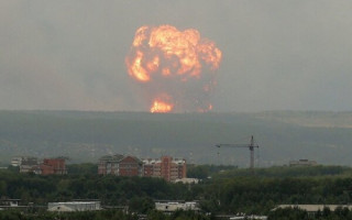 В России прогремел взрыв: молния попала в склад с боеприпасами