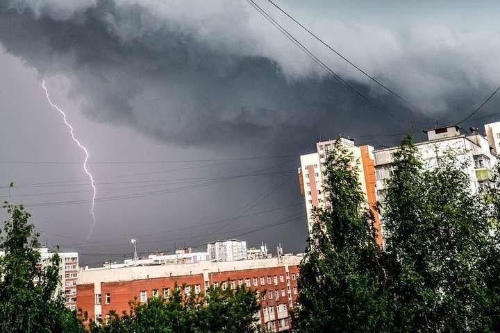 У Києві вирувала негода: з’явилися фото наслідків потужної зливи