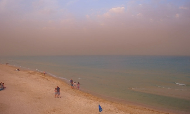 Унікальне атмосферне явище в Кирилівці: «Піщане небо»