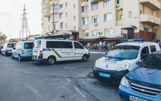 В Киеве мужчина проник в три квартиры и разложил гранаты