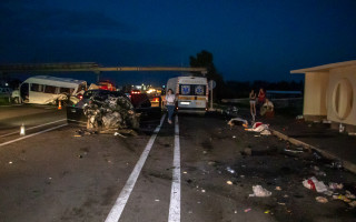 Смертельное ДТП под Киевом: спасатели с трудом достали погибших