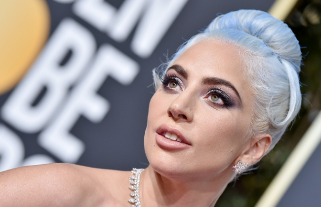 На Леди Гагу подают в суд, Майли Сайрус и Лиам Хемсворт расстались: новости шоубиза