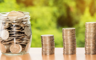 Повышение пенсии и зарплаты: в Кабмине назвали суммы и даты