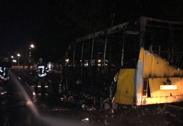 Пожар под Киевом: огонь полностью уничтожил автобус