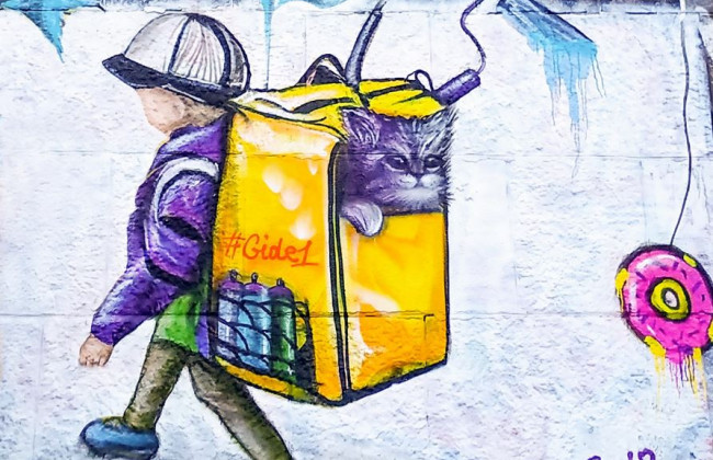 Киевлян порадовали веселым муралом: яркие фото