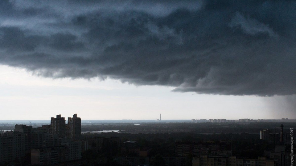У Києві та області оголосили штормове попередження
