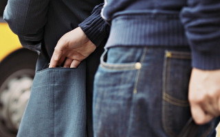 На Київщині крадій посеред вулиці напав на підлітка