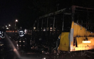 Пожар под Киевом: огонь полностью уничтожил автобус