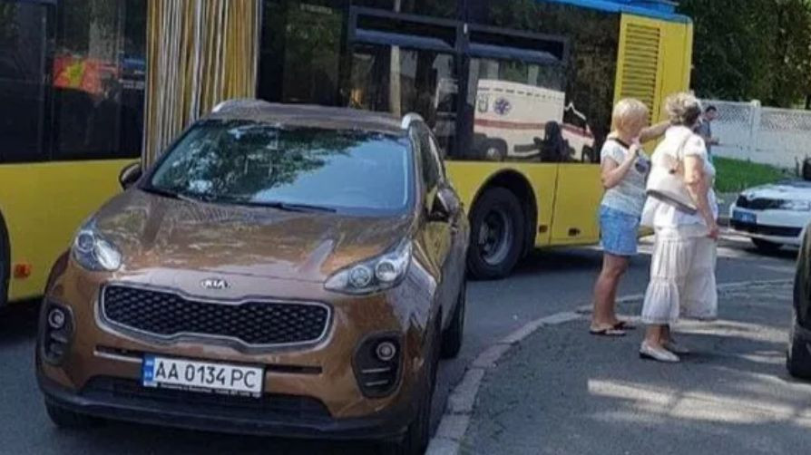 Киевлян разозлил очередной «герой парковки»