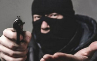 Зламали ребра та відібрали $39 тисяч: в Одесі пограбувала туриста