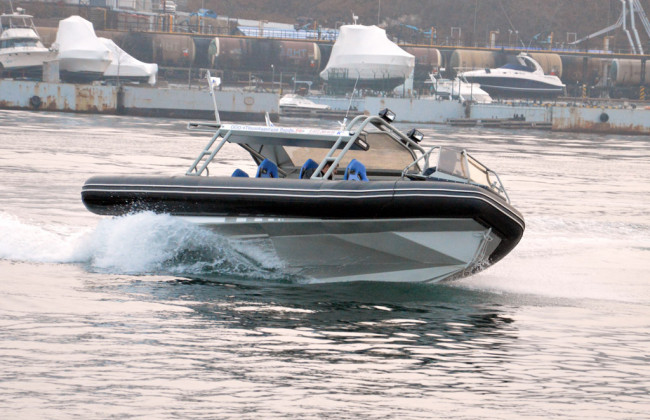 У Києві п’яний човняр з пасажирами врізався в яхту: винуватцю трагедії повідомили про підозру