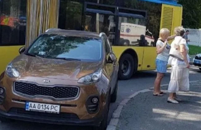 Киевлян разозлил очередной «герой парковки»