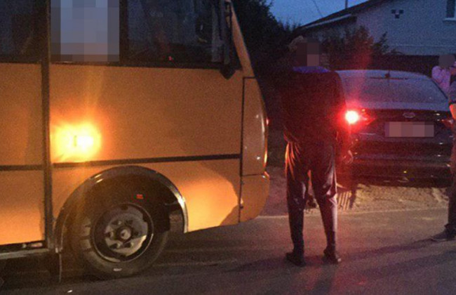 ДТП у Борисполі: легковик в’їхав у маршрутку з людьми