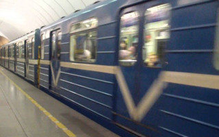 Трагедия в Киеве: мужчина упал под поезд в метро