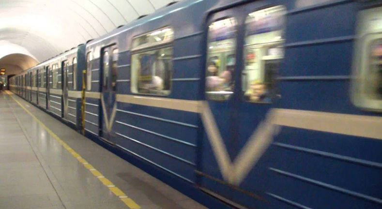 Трагедия в Киеве: мужчина упал под поезд в метро