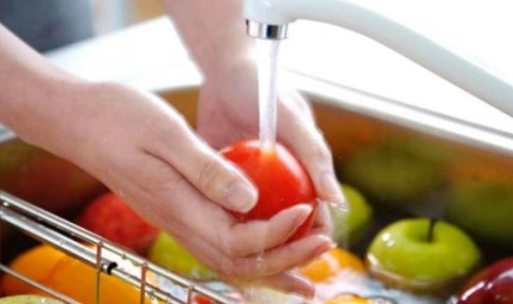 Стало известно, как правильно нужно мыть овощи, фрукты и ягоды