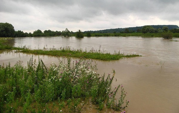 Продолжительные осадки во Львовской области наделали много беды: подробности
