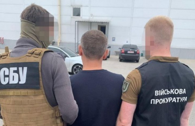 «Допомагав» легалізувати автомобілі: СБУ затримала митника-хабарника