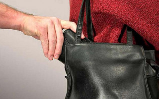 В столичной маршрутке на горячем поймали карманника, видео