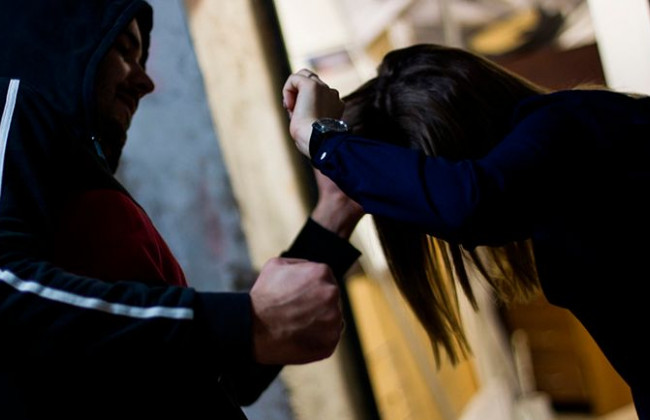 Неудачное ограбление: в Киеве посреди улицы напали на женщину