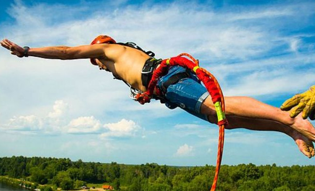 Трагедія у «Буковелі»: під час роупджампінгу обірвався трос