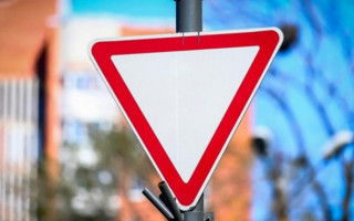 Розташування дорожнього знаку: важлива постанова КАС ВС