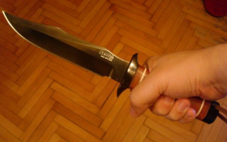 Был навеселе: в Киеве мужчина зарезал брата и вызвал полицию