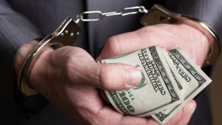 Вимагали від підприємця $70 000: суд арештував хабарників з Калуша