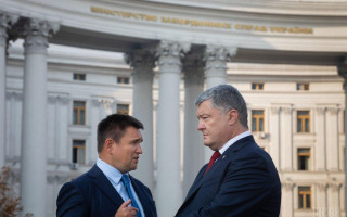 НАБУ має відкрити кримінальні провадження проти Порошенка і Клімкіна: рішення суду