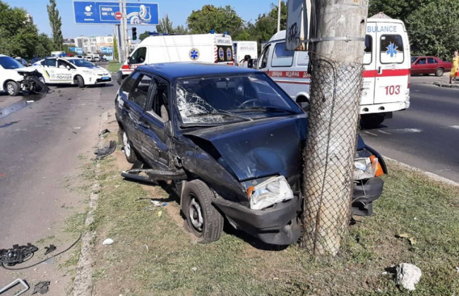 В Одессе автомобиль с детьми попал в серьезное ДТП, фото