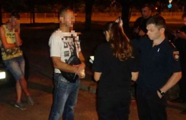 Трагедія у Києві: чоловік заступився за підлітків і отримав кулю