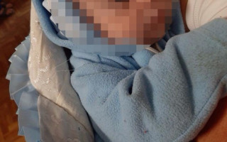 Подкидыш на пороге скорой: Днепропетровская полиция разыскивает горе-мать