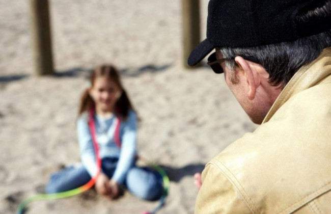 У Києві неадекват чіплявся до маленьких дівчат