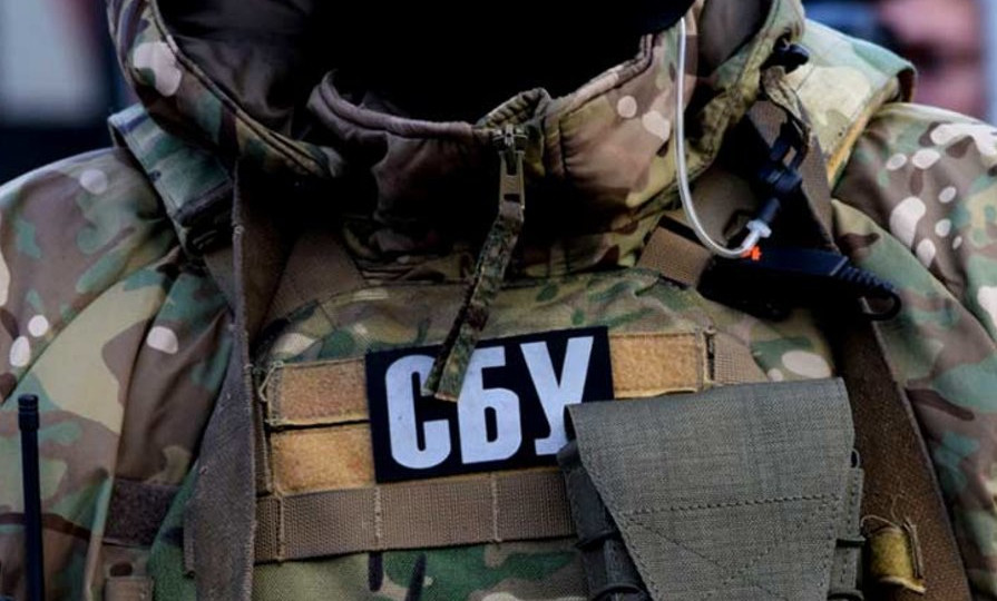 Небезпечна знахідка: у школі на Луганщині виявили арсенал зброї