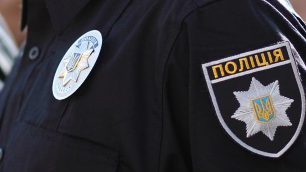 Бросил кирпич в голову полицейскому: в Житомире задержали злоумышленника