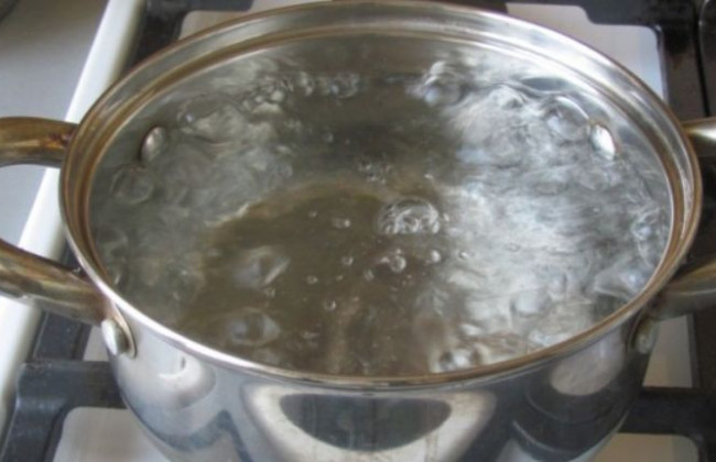 Облив окропом свою співмешканку: жителя Запоріжжя залишили під вартою